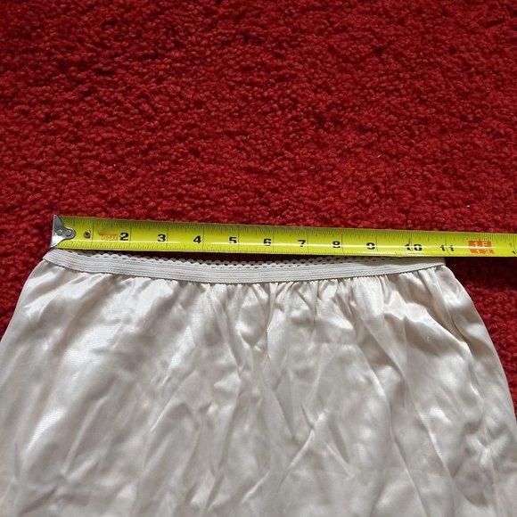 vintage 80s cream midi below the knee half slip - Picture 3 of 10